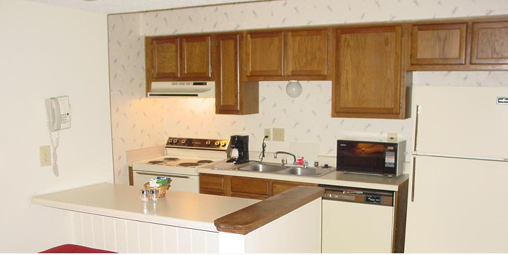 Huntsville Hotel & Suites Room photo